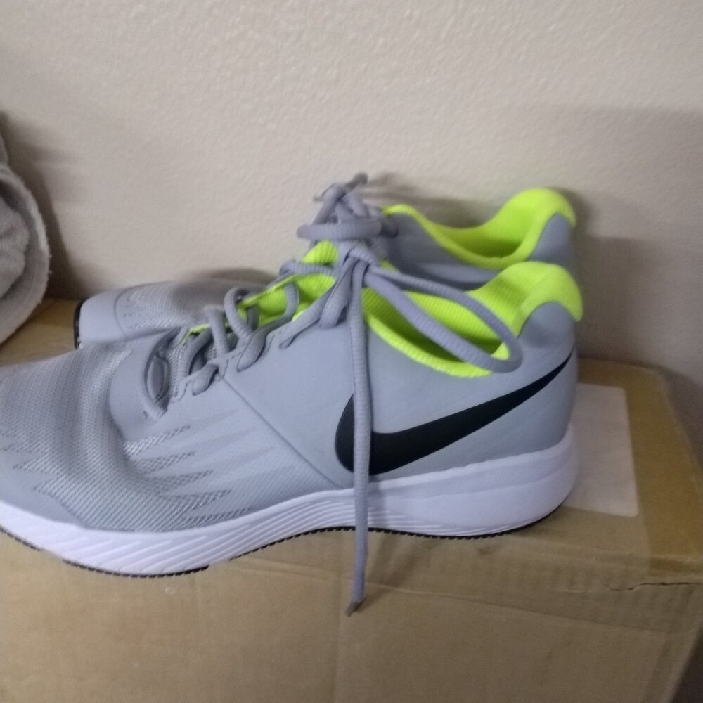 Nike Star Runner Size 5Y
